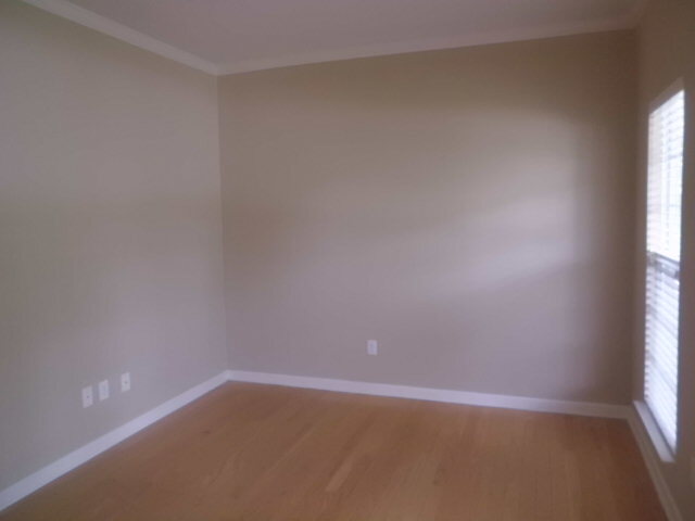 Building Photo - 4400 Chimney Springs Dr