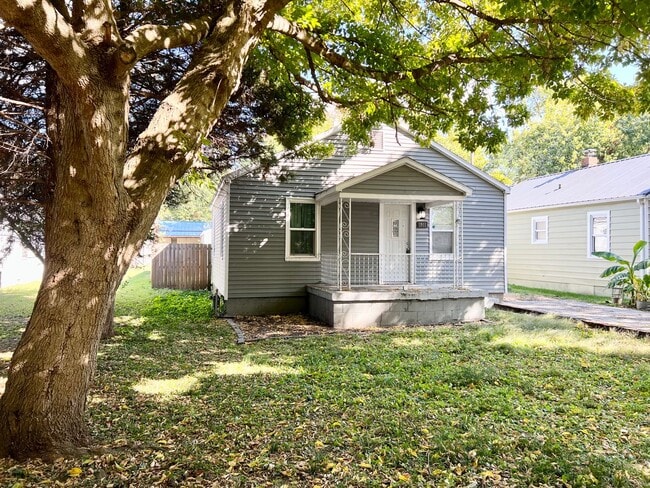 Primary Photo - FREE SEPTEMBER RENT Your deposit moves you...