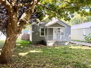Building Photo - FREE SEPTEMBER RENT Your deposit moves you...