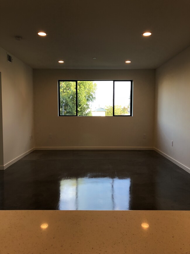 Living Room1 - 4814 Oakwood Ave