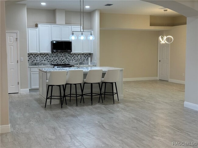 Building Photo - 5780 N Lena Dr