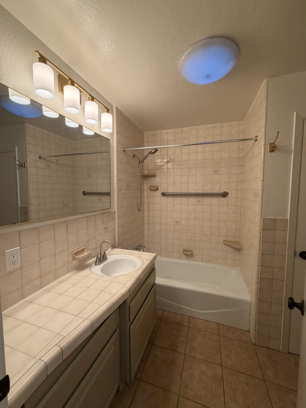 Building Photo - 200 S E St