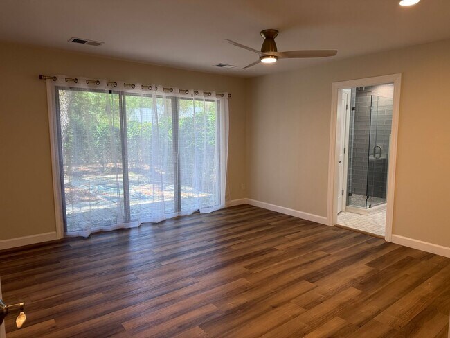 Building Photo - Stunning Remodeled One-Story Home - Port Royal Plantation