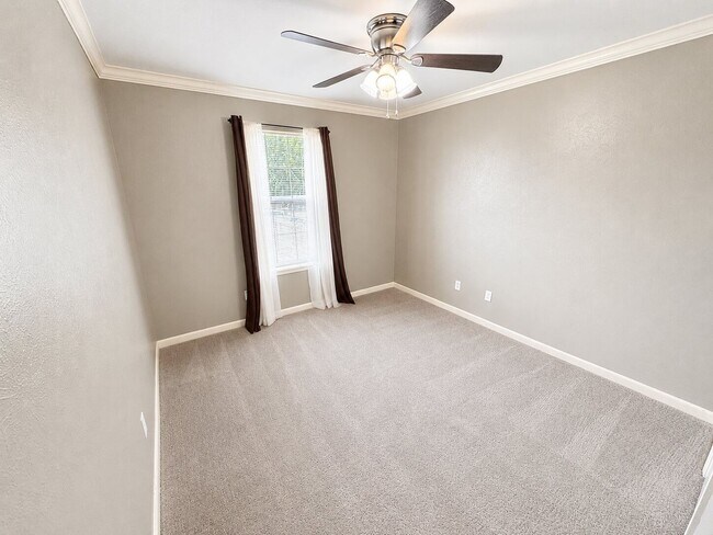 Building Photo - 10102 Salinas Dr