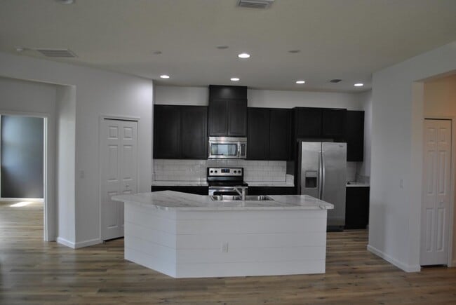 Building Photo - 612 Champion Ridge Dr