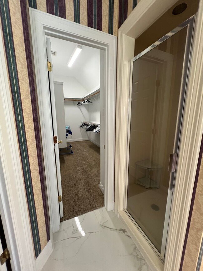 Building Photo - 4 Bed 3 Bath FULLY Furnished House South Lake Charles