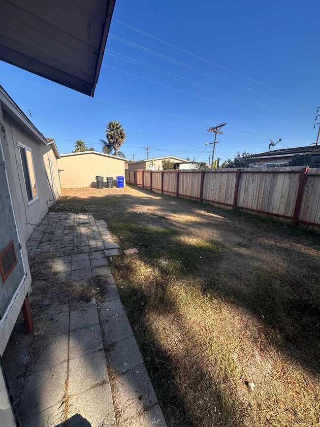 Building Photo - CLAIREMONT MESA BLVD Duplex