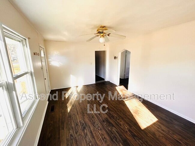 Building Photo - 4909 Cameron Ln