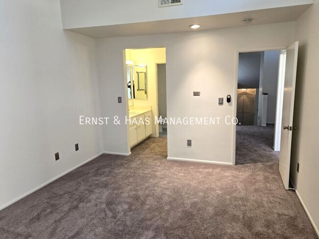 Building Photo - 3667 Country Club Dr