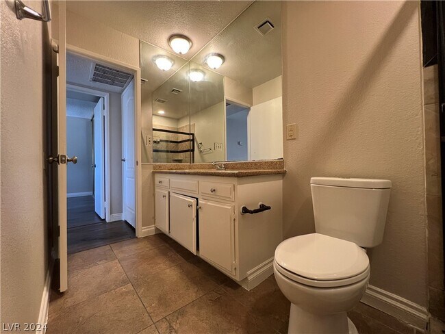Building Photo - 1390 E Vegas Valley Dr