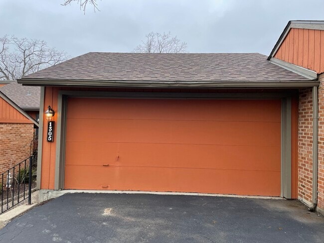Building Photo - 1305 Camphill Way