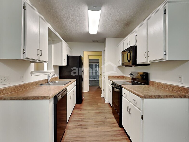 Building Photo - 20 Carlisle Ln