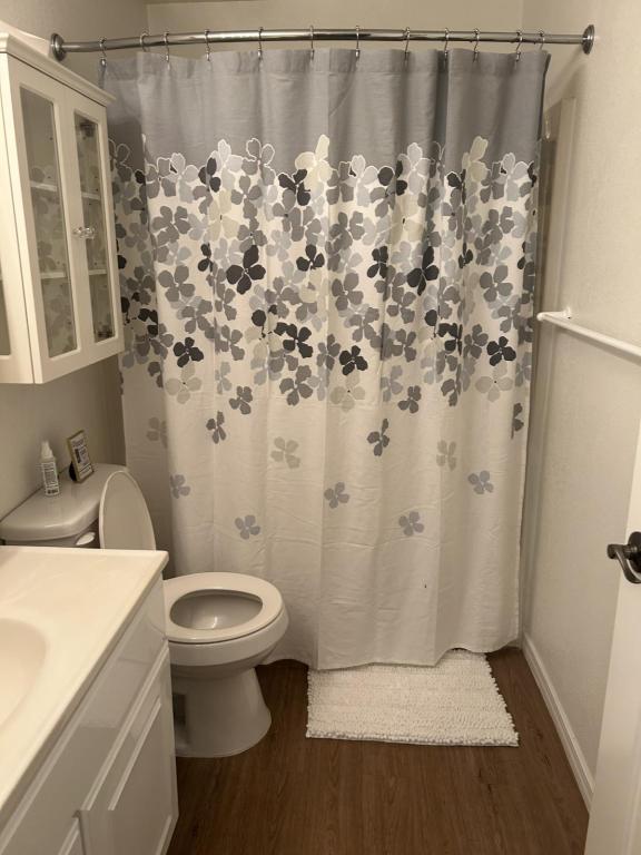 Building Photo - 2215 Poplar Dr