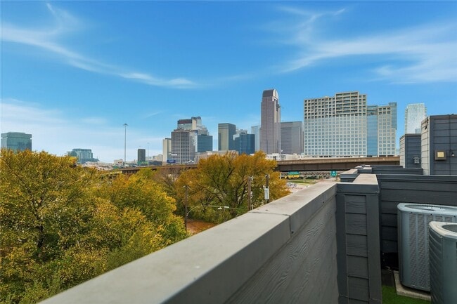 Building Photo - 3008 Zenia Dr