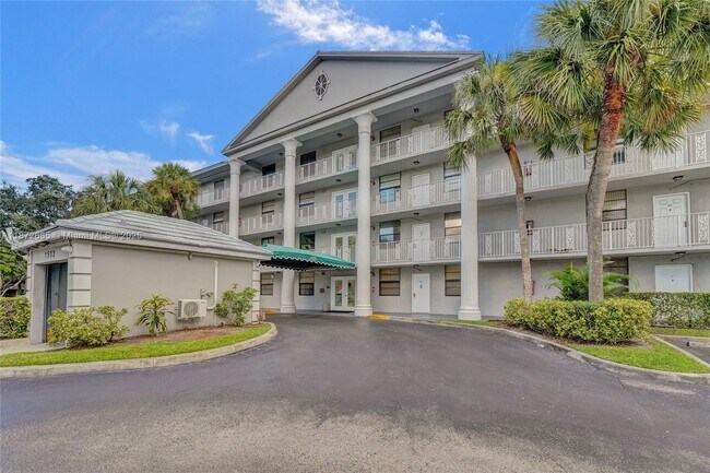 Building Photo - 1502 Whitehall Dr
