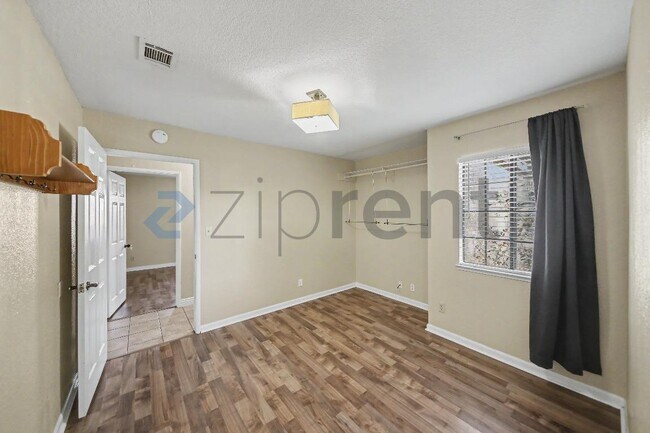 Building Photo - Unit