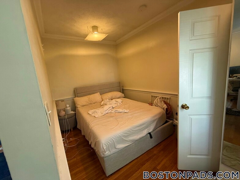 Building Photo - 6 Wait St