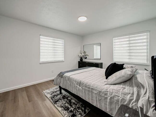 Building Photo - All New Luxury Living In Plymouth