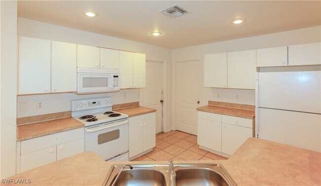 Building Photo - 203 Jack Ave N