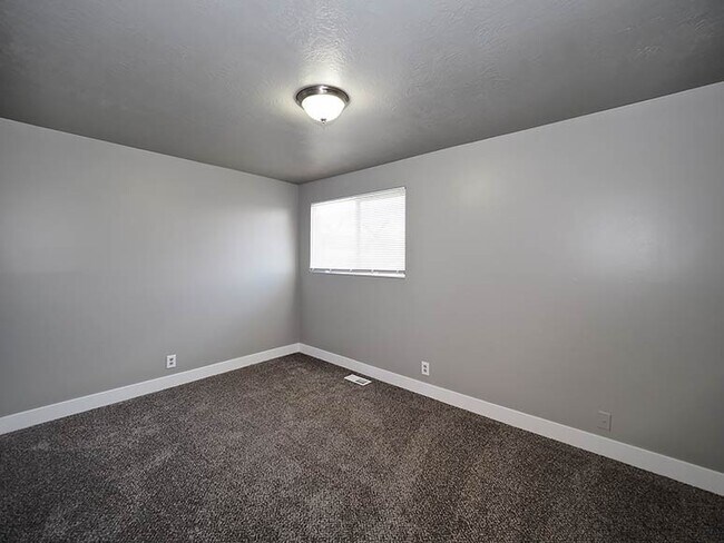 Building Photo - 3064 W Beaver Cir