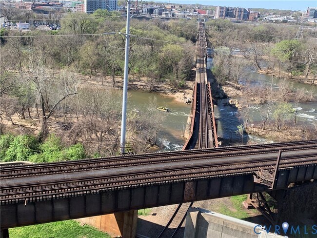 Building Photo - 301 Virginia St