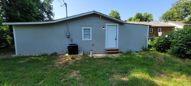 Building Photo - Cute 5 bedroom House