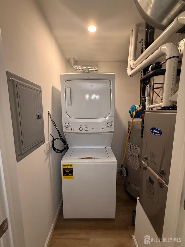 Building Photo - 1217 Waterford Dr