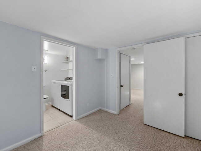 Building Photo - Discover Your Dream Townhome in Fairlingto...