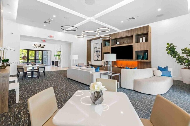 Building Photo - 14800 Cumberland Dr