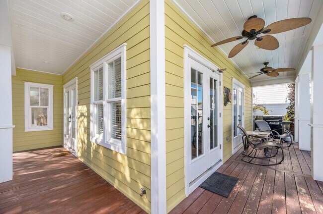 Building Photo - 87 Barracuda St