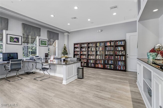 Building Photo - 1664 Tarpon Bay Dr S