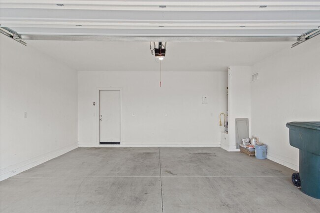 Building Photo - 993 E Cactus Wren Dr