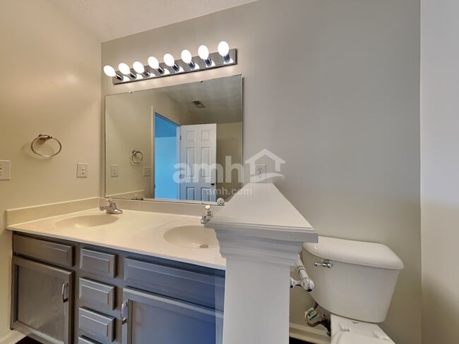 Building Photo - 5891 Eagle Creek Ct