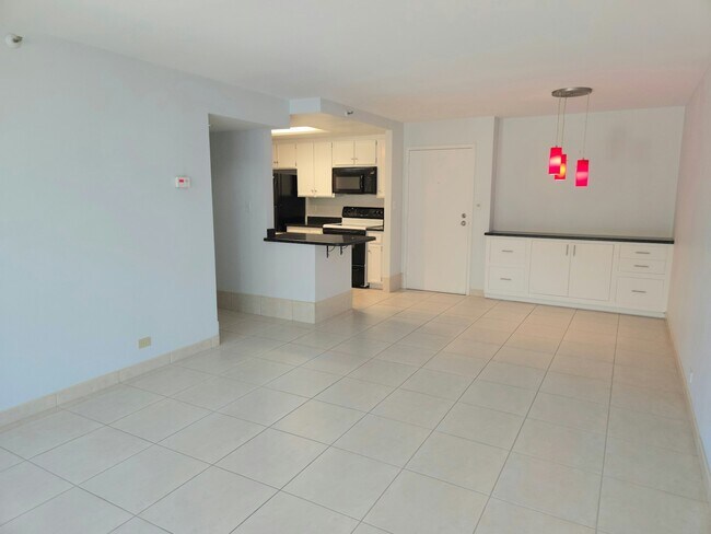 Building Photo - 1514 Seventh Avenue, Unit 205