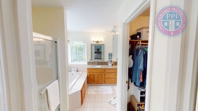 Building Photo - Gorgeous Single Level Home in Sought After...