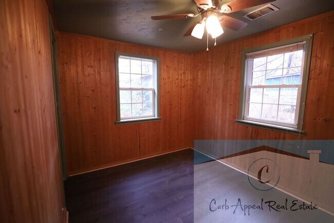 Building Photo - Recently renovated 3 bed, 1 bath house - includes workshop (electricity & bath), storage shed & f...