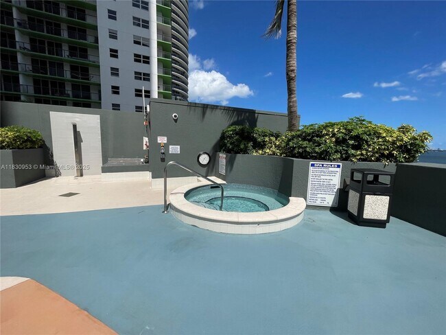 Building Photo - 1750 N Bayshore Dr