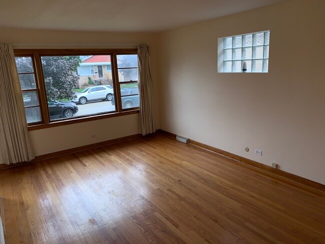 Building Photo - 3826 Clarence Ave