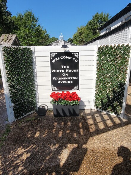 Building Photo - 1308 E Washington Ave