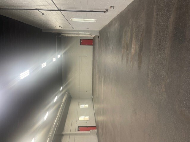 Building Photo - 625 E 52nd St