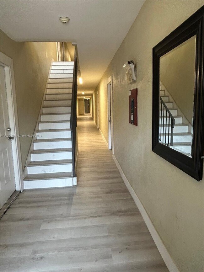 Building Photo - 953 SW 10th St