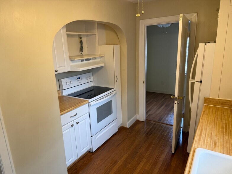 Building Photo - 203 North Terrace