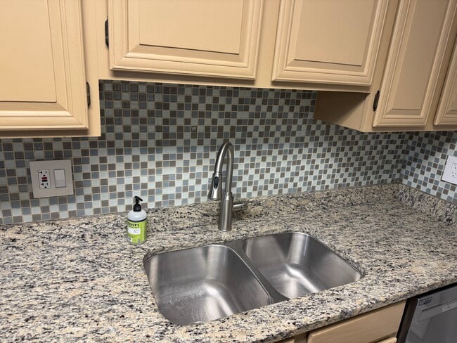 Building Photo - 10129 Oakton Terrace Rd