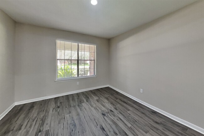 Building Photo - 2811 Pineleaf Dr