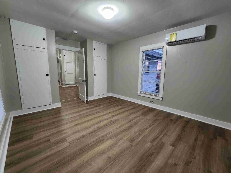 Building Photo - 206 N Donohue St