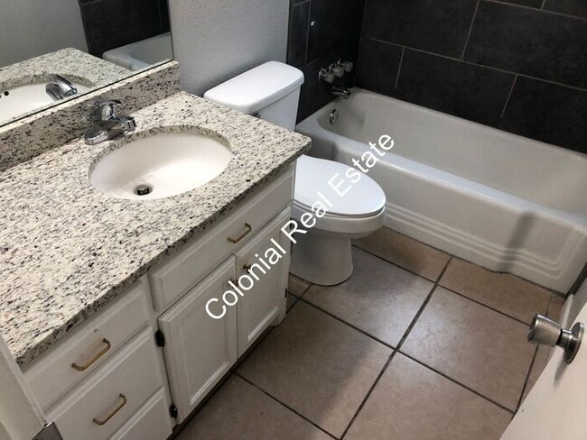 Building Photo - Very nice 2 bedroom 1 bathroom apartment n...
