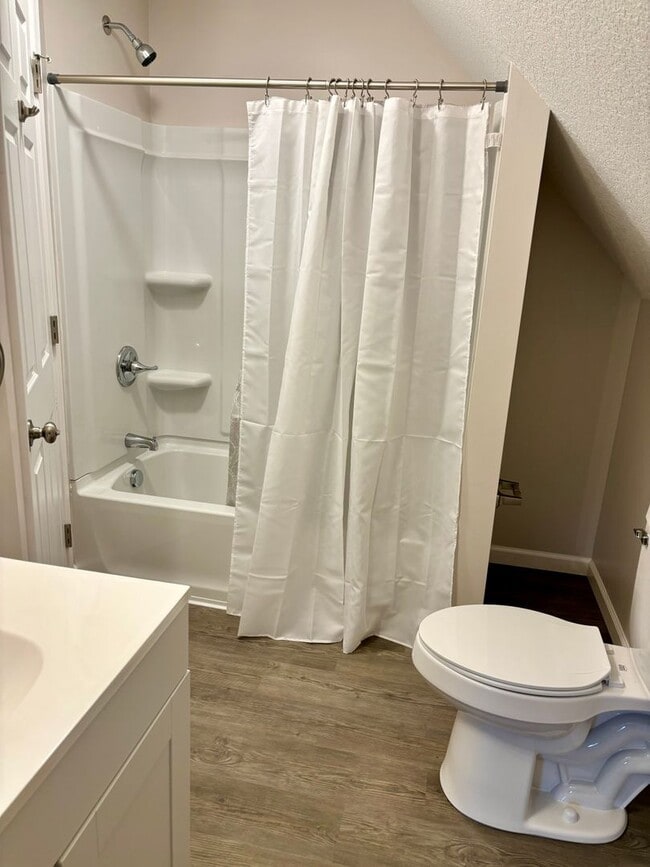 Building Photo - 925 W Market St