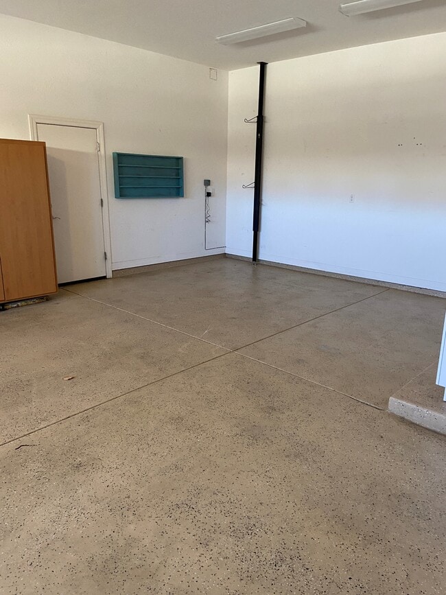 Building Photo - 938 N Gomez St