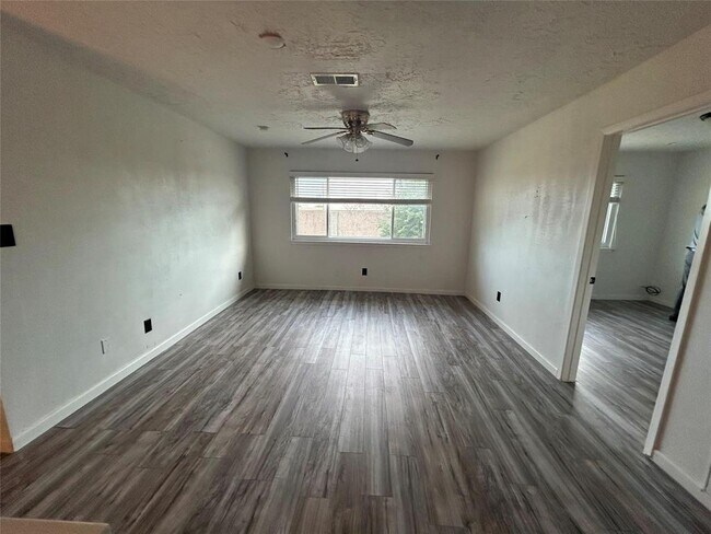 Building Photo - 13507 White Cliff Dr