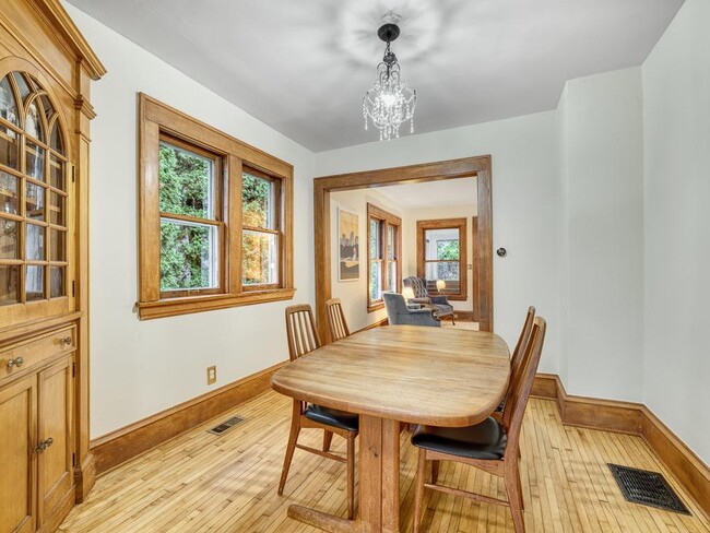 Building Photo - 43xx E Lake Harriet Blvd